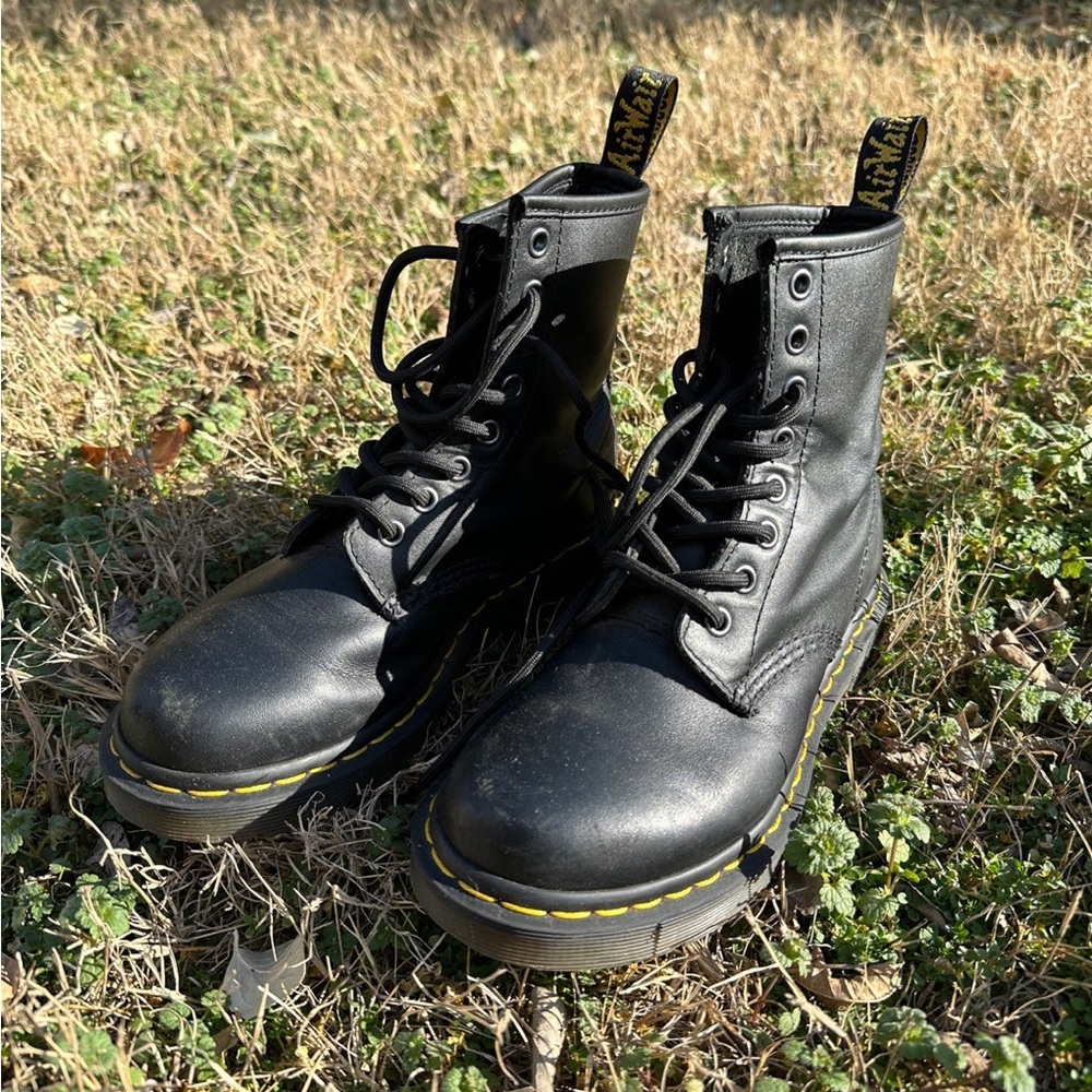 Dr. Martens 1460 Smooth leather lace up Boots in
Black womens 6